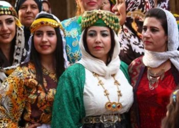 Cidade japonesa sedia exposição fotográfica sobre a etnia