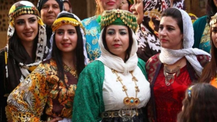 Cidade japonesa sedia exposição fotográfica sobre a etnia