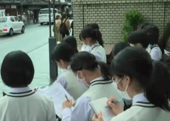 Estudantes japoneses se preparam para atuar como guias de inglês em Kawagoe