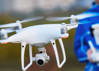 Homem é preso por usar drone para espionar