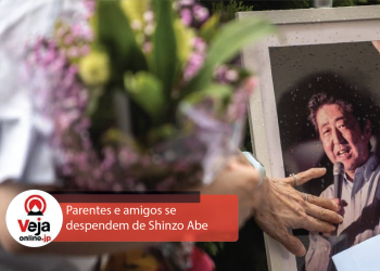 Parentes e amigos prestam homenagem ao ex-premiê Shinzo Abe em Tóquio
