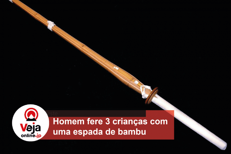 Homem fere crianças do ensino médio com espada de bambu