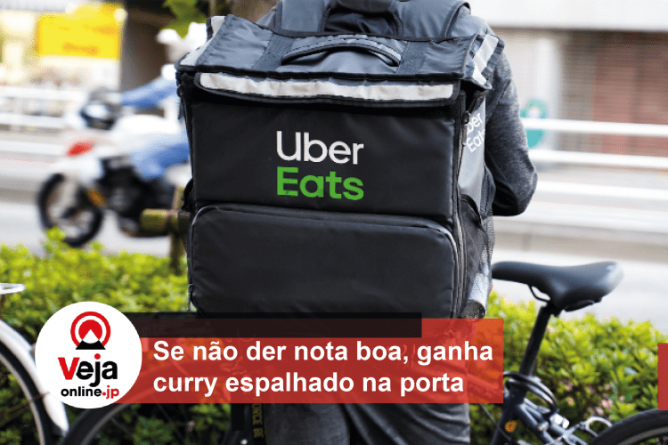 Entregador do Uber Eats se revolta e espalha curry na porta de cliente