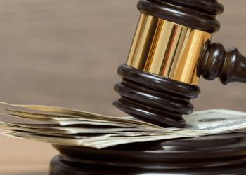 Mulher com deficiência auditiva receberá indenização do governo por ser submetida à esterilização forçada