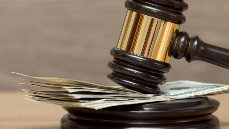 Mulher com deficiência auditiva receberá indenização do governo por ser submetida à esterilização forçada