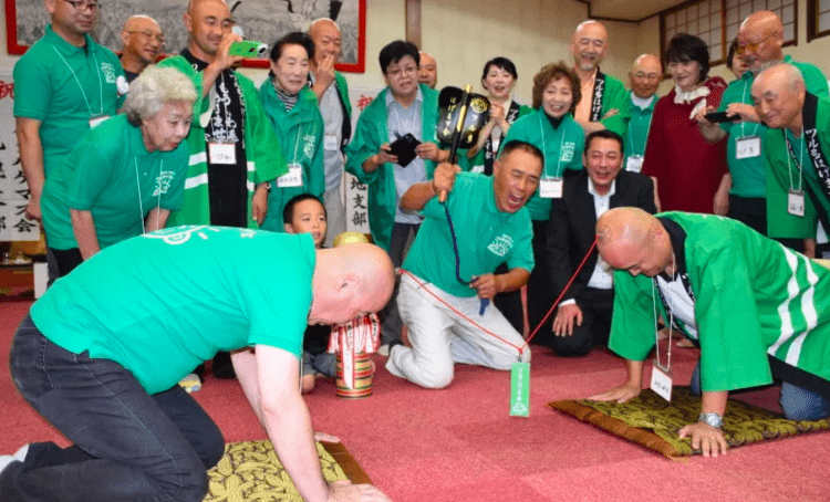 Competição da careca brilhante no Japão