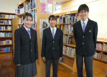 Escolas japonesas adotam novos uniformes unisex