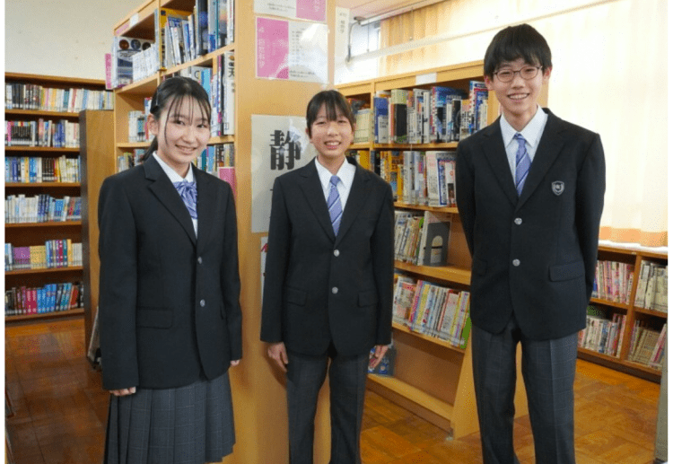 Escolas japonesas adotam novos uniformes unisex