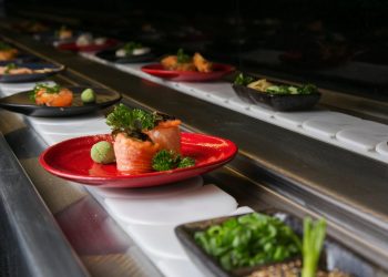 Desafios da internet causam prejuízo aos restaurantes tradicionais no Japão