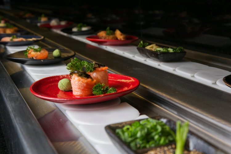 Desafios da internet causam prejuízo aos restaurantes tradicionais no Japão