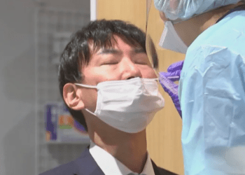 Japão planeja cobrar por exames e tratamento da Covid-19