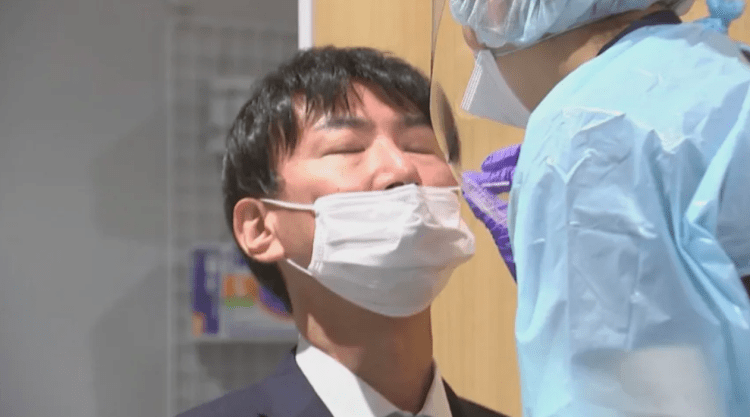 Japão planeja cobrar por exames e tratamento da Covid-19