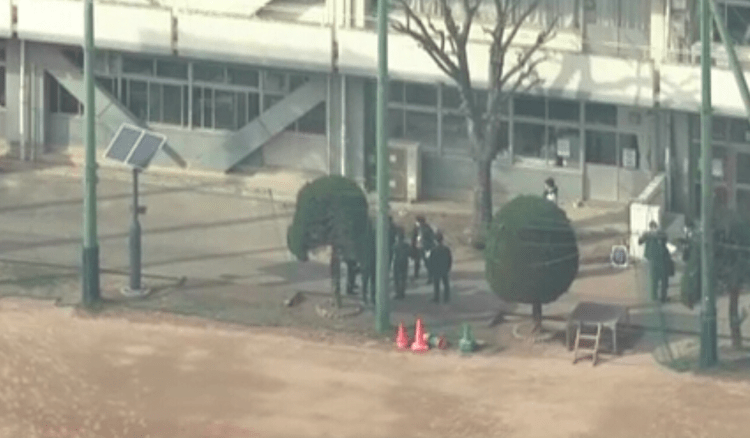 Ataque com faca a professor perto de Tóquio leva a intensificação da segurança em escolas