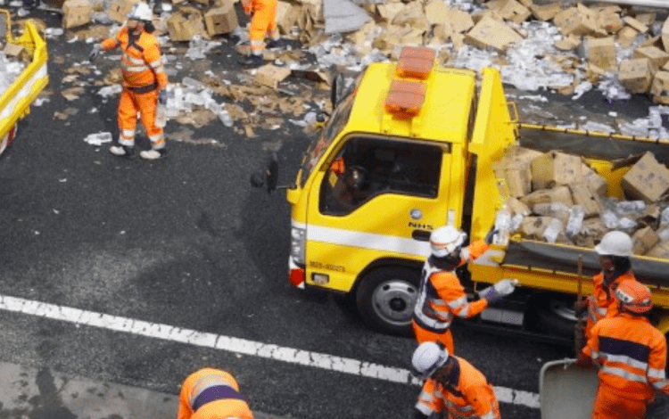 Grave acidente na via expressa de Mie, deixa 3 mortos e vários feridos