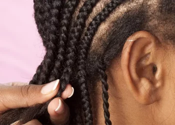 Estudante é excluído de formatura no Japão por usar tranças afro