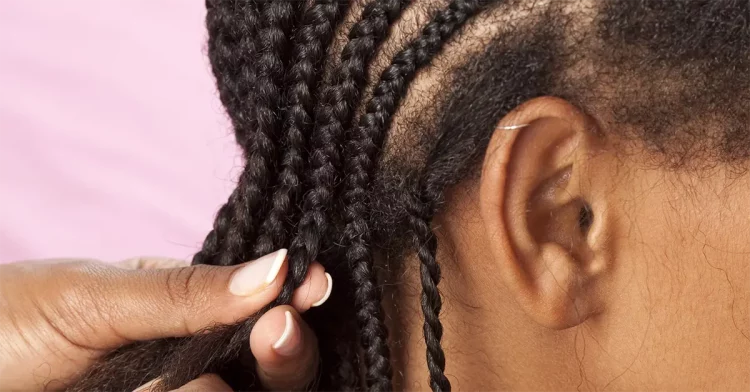 Estudante é excluído de formatura no Japão por usar tranças afro