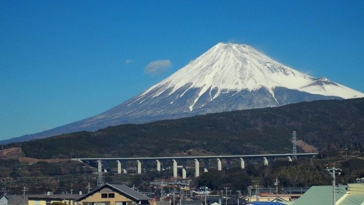 Japão elabora nova estratégia de evacuação no caso de Monte Fuji entrar em erupção