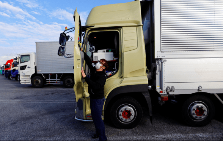 Repressão do Japão a horas extras de caminhoneiros aumenta temores de colapso econômico