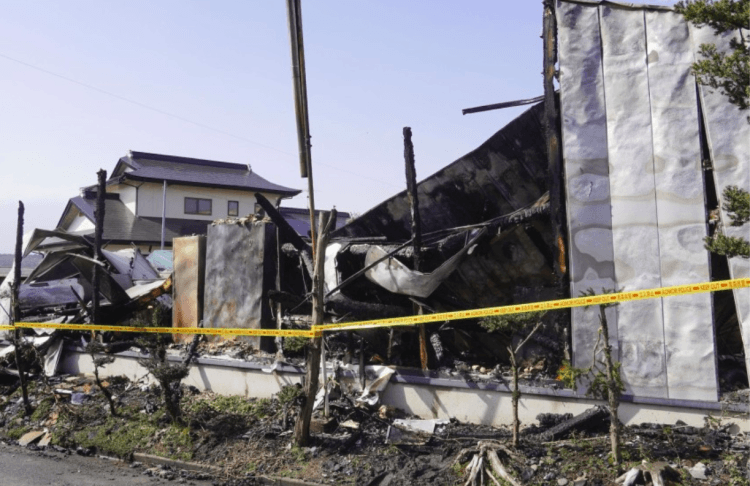 Incêndio em sobrado de madeira deixa 5 mortos na província de Aomori