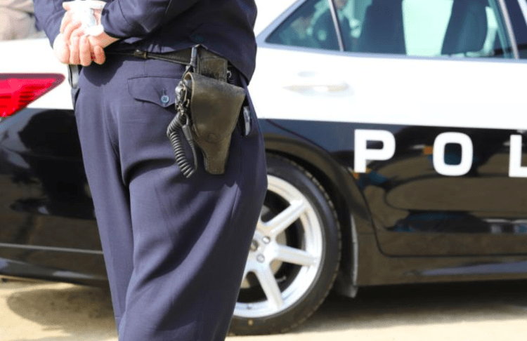 Brasileiro bravinho é preso por tentar impedir policial de separar briga