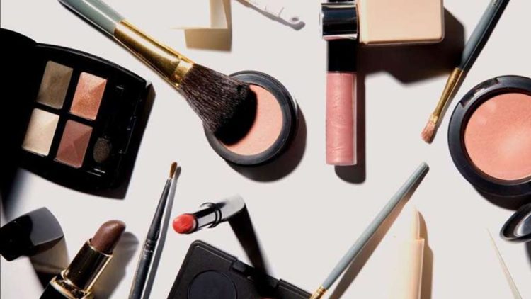 Reciclagem de cosméticos viram giz de cera para crianças