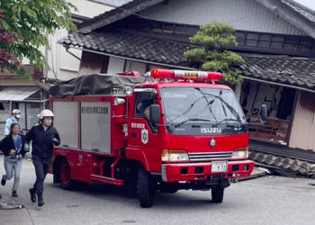 População de área atingida por terremoto permanecem em estado de alerta