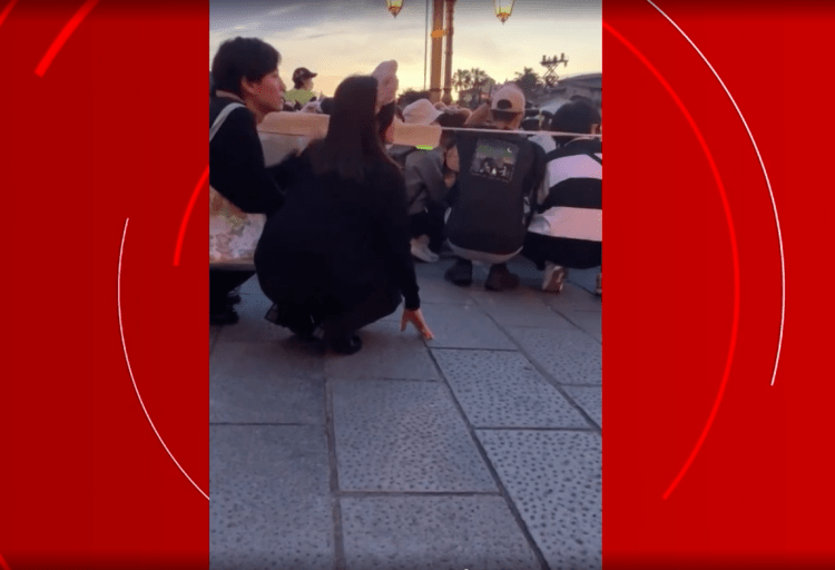 Terremoto de magnitude 6,2 atinge Tóquio, e pedestres sentam no chão durante tremor