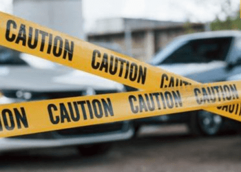 Três corpos em estado avançado de decomposição são encontrados dentro de carro estacionado