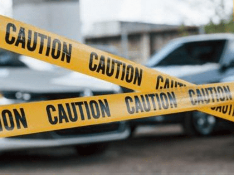 Três corpos em estado avançado de decomposição são encontrados dentro de carro estacionado