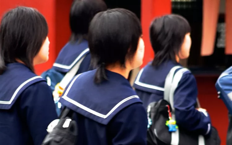 Pesquisa indica que 40% dos jovens japoneses querem ensino médio e superior gratuito