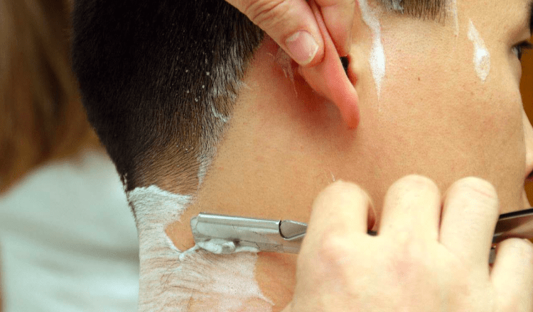 Estudante vietnamita é preso por fazer cortes de cabelo sem licença, em Tóquio