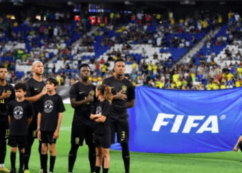 Jogadores brasileiros vestem preto pela primeira vez em estande antirracismo