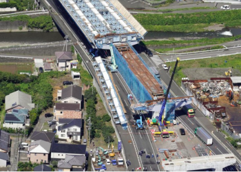 Viga de ponte cai, deixando 2 vítimas fatais e 6 trabalhadores feridos na província de Shizuoka