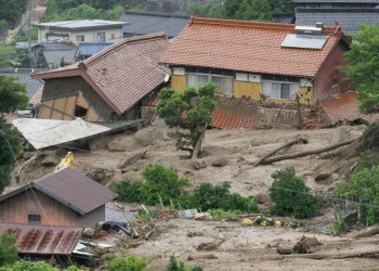 Fortes chuvas causam deslizamento de terras, deixando um morto e três desaparecidos no sudoeste do Japão