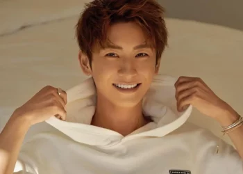 O pop star japonês Shinjiro Atae assumi ser gay