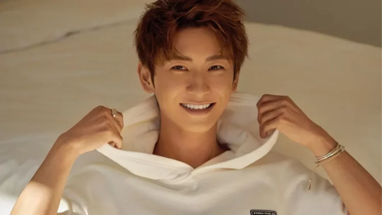 O pop star japonês Shinjiro Atae assumi ser gay