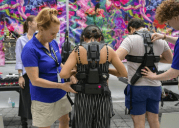 Coletes vibratórios traduzem música para surdos