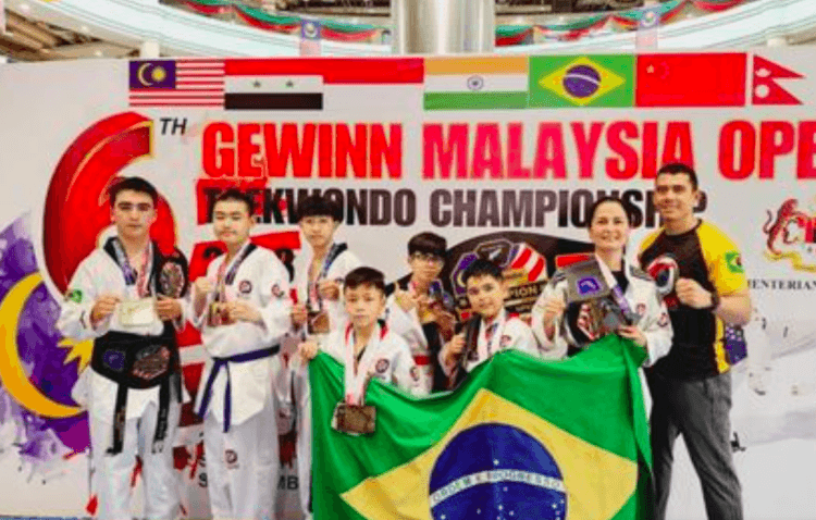 Academia Rocha de Taekwondo conquista 18 medalhas em campeonato na Malásia