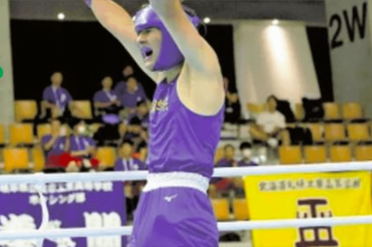 Brasileiro Silva Yeshua vencer o Campeonato Nacional Intercolegial de boxe