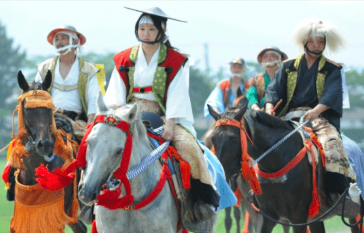 Dois cavalos morrem de insolação em evento samurai no Japão