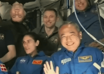 Astronautas e Cosmonauta iniciam estada de 6 meses na Estação Espacial Internacional