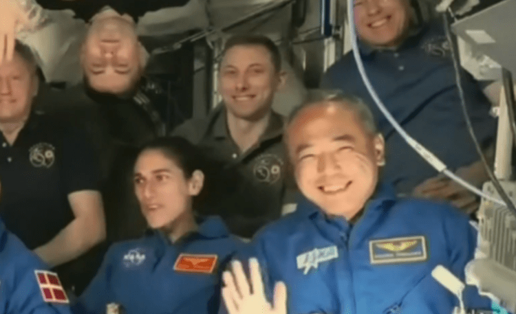 Astronautas e Cosmonauta iniciam estada de 6 meses na Estação Espacial Internacional