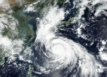 Grande tufão se aproximará do sul do Japão até quarta-feira (2)