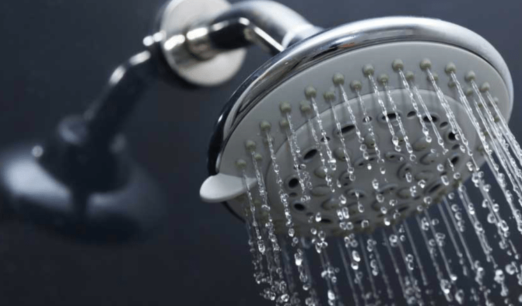 Como aproveitar a água do banho para lavagem de roupas