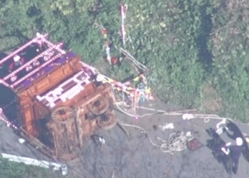 Idoso de 70 anos morre após carro alegórico tombar durante festival em Shizuoka