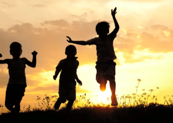 Três crianças ficaram levemente feridas após serem atacadas por um macaco em Fukuoka