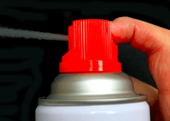 Idoso de 86 anos é preso após borrifar inseticida nos olhos de médico