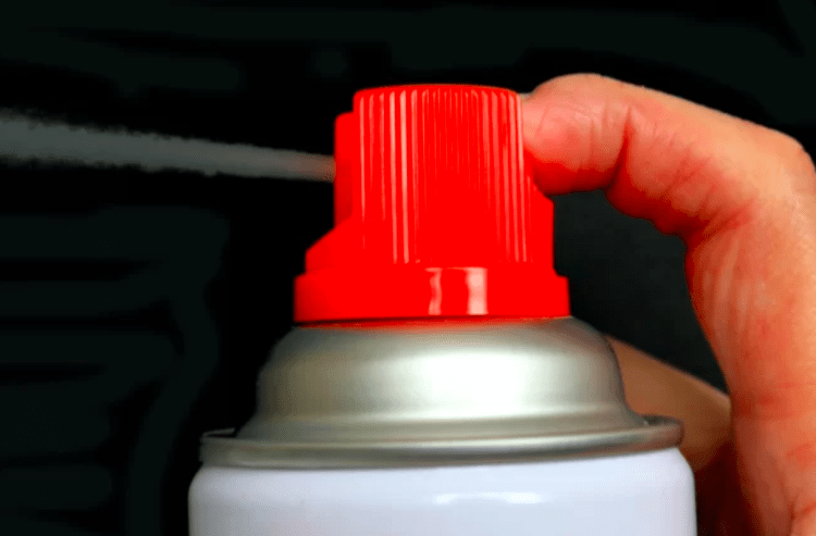 Idoso de 86 anos é preso após borrifar inseticida nos olhos de médico