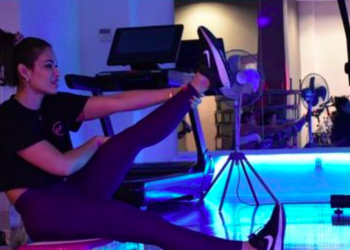 Brasileira abre academia criando um espaço de alegria e saúde