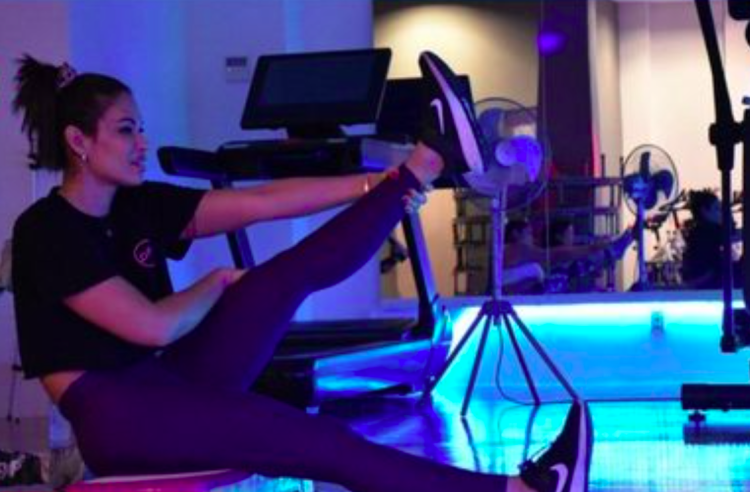 Brasileira abre academia criando um espaço de alegria e saúde